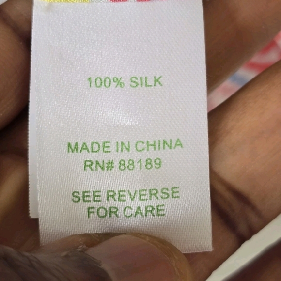 Lilly Pulitzer Elsa 100% Silk Top Let Minnow Sz S Popover Detail Logo Buttons - Picture 10 of 12